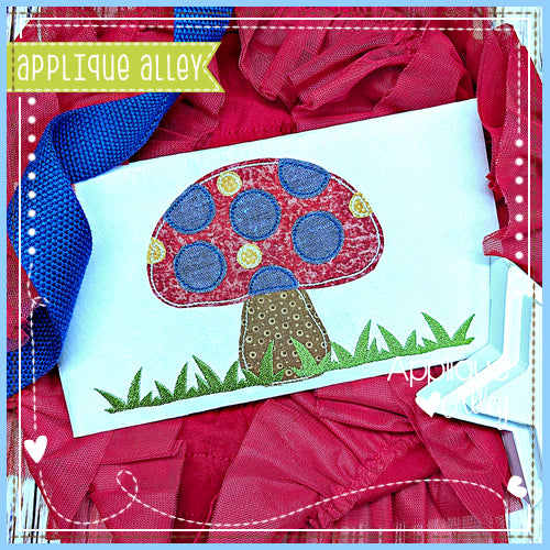 VINTAGE DOTTED MUSHROOM IN GRASS 8220AAEH